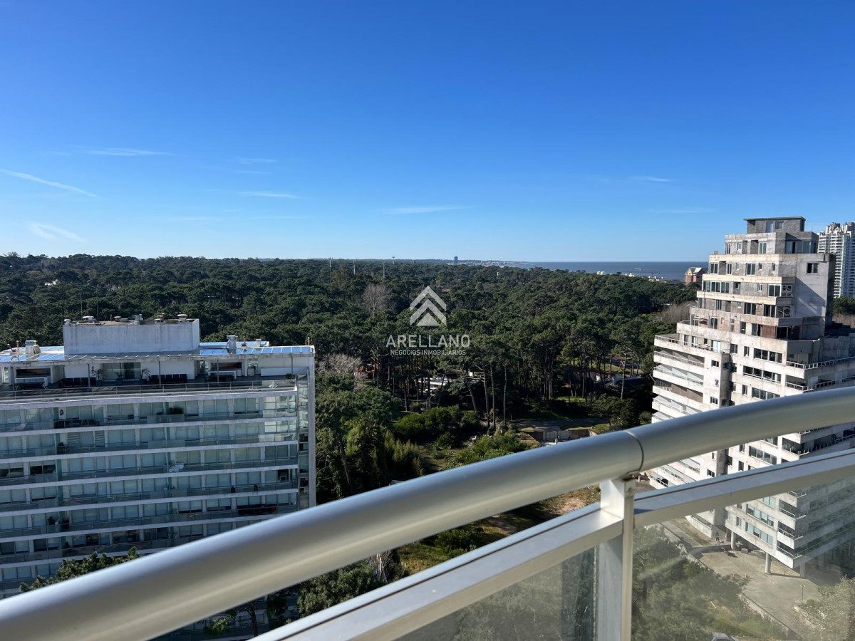 Apartamento ID.4901 - apartamento en venta de 3 dormitorios 3 baños, zona shopping, punta del este
