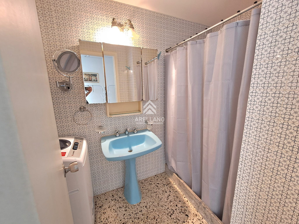 Apartamento ID.4532 - Venta apartamento 1 dormitorio y medio garaje.