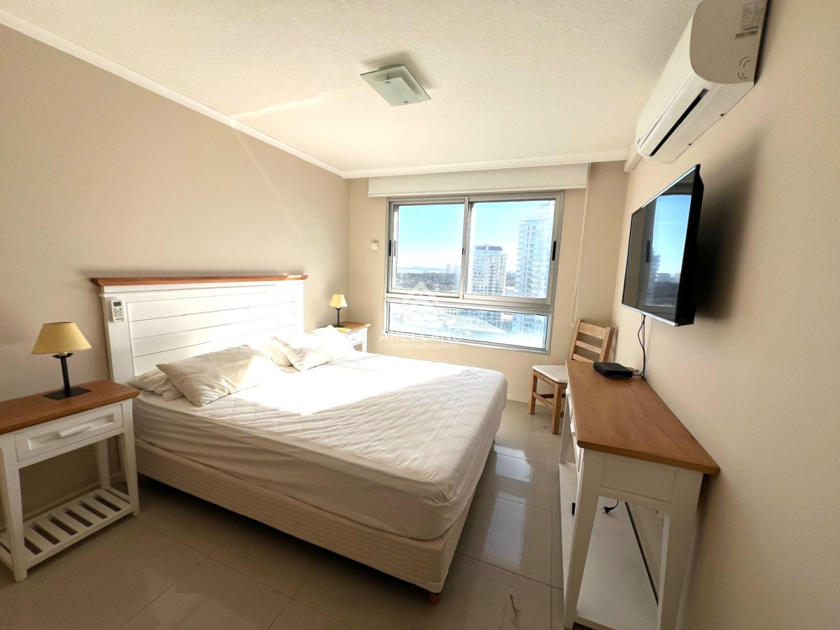 Apartamento ID.4901 - apartamento en venta de 3 dormitorios 3 baños, zona shopping, punta del este