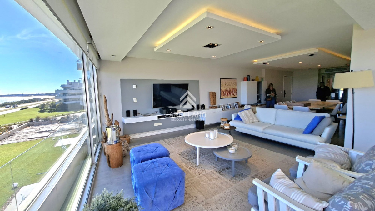 Apartamento ID.5592 - Excepcional planta en primera linea mansa 