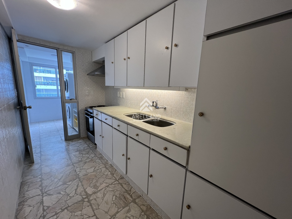 Apartamento ID.4324 - Venta Apartamento 2 dormitorios en Mansa frente al mar - Punta del Este