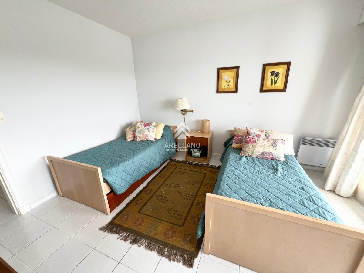 Apartamento ID.4208 - Venta apartamento 2 dormitorios Mansa, edificio con servicios. Parada 8.