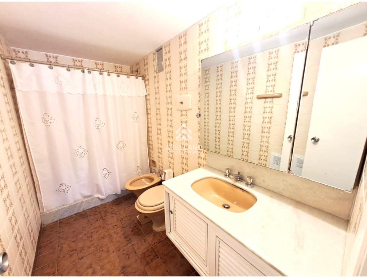 Apartamento ID.5360 - En venta primera linea playa mansa apartamento de 2 dormitorios y medio