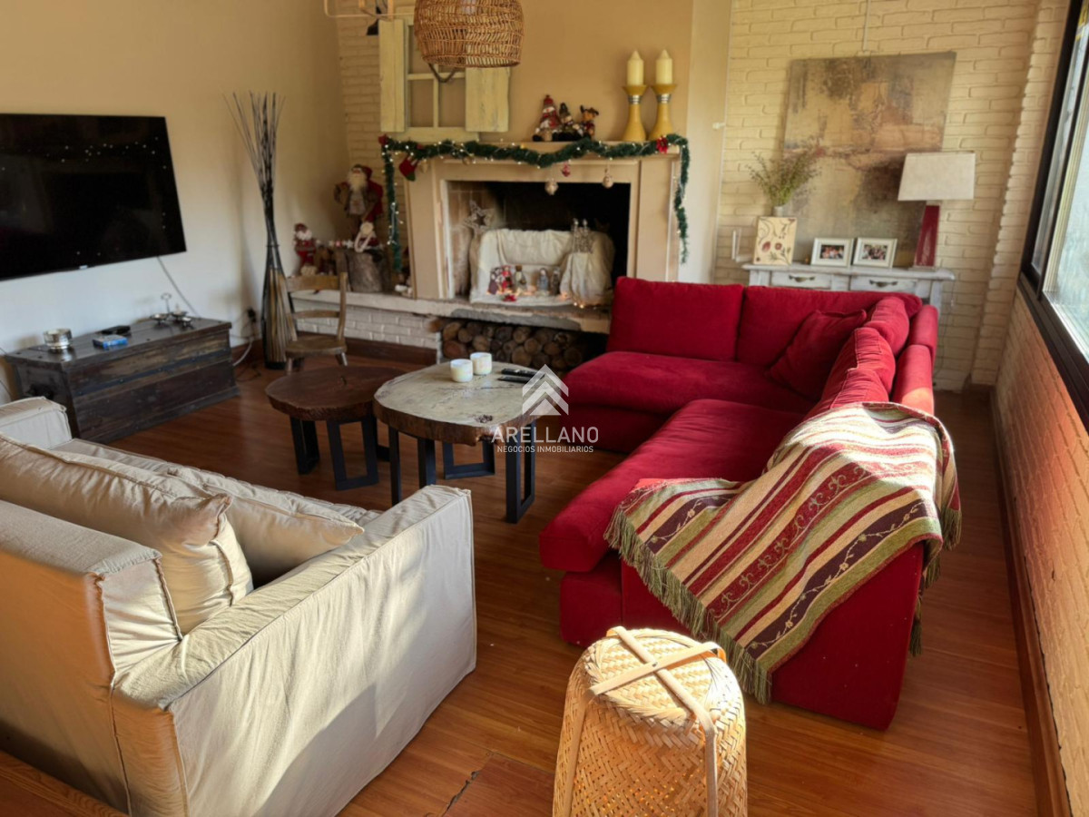 Casa ID.6482 - Venta casa 4 dormitorios Playa Mansa -  Punta del Este