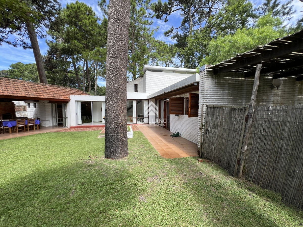 Casa ID.3359 - Alquiler temporal casa 3 dormitorios  Lugano - Punta del Este