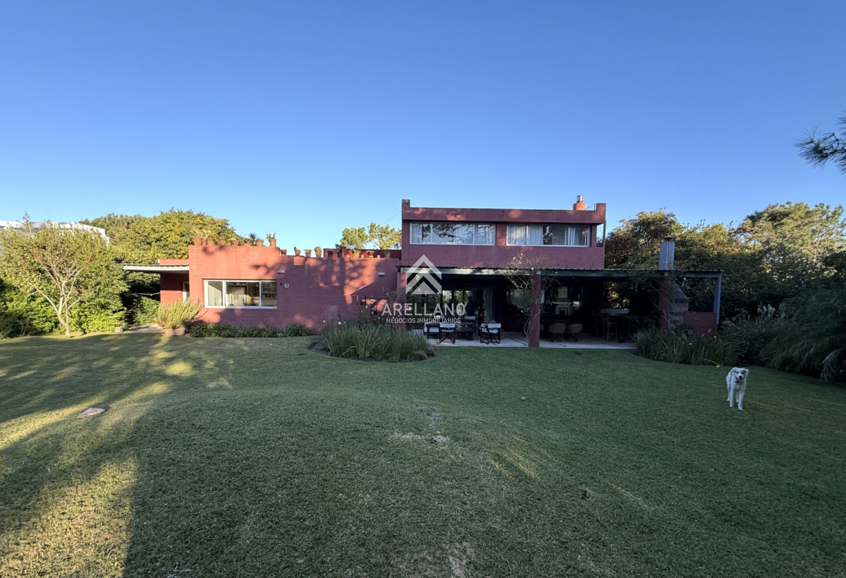 Casa ID.6486 - Venta casa 3 dormitorios y dependencia 