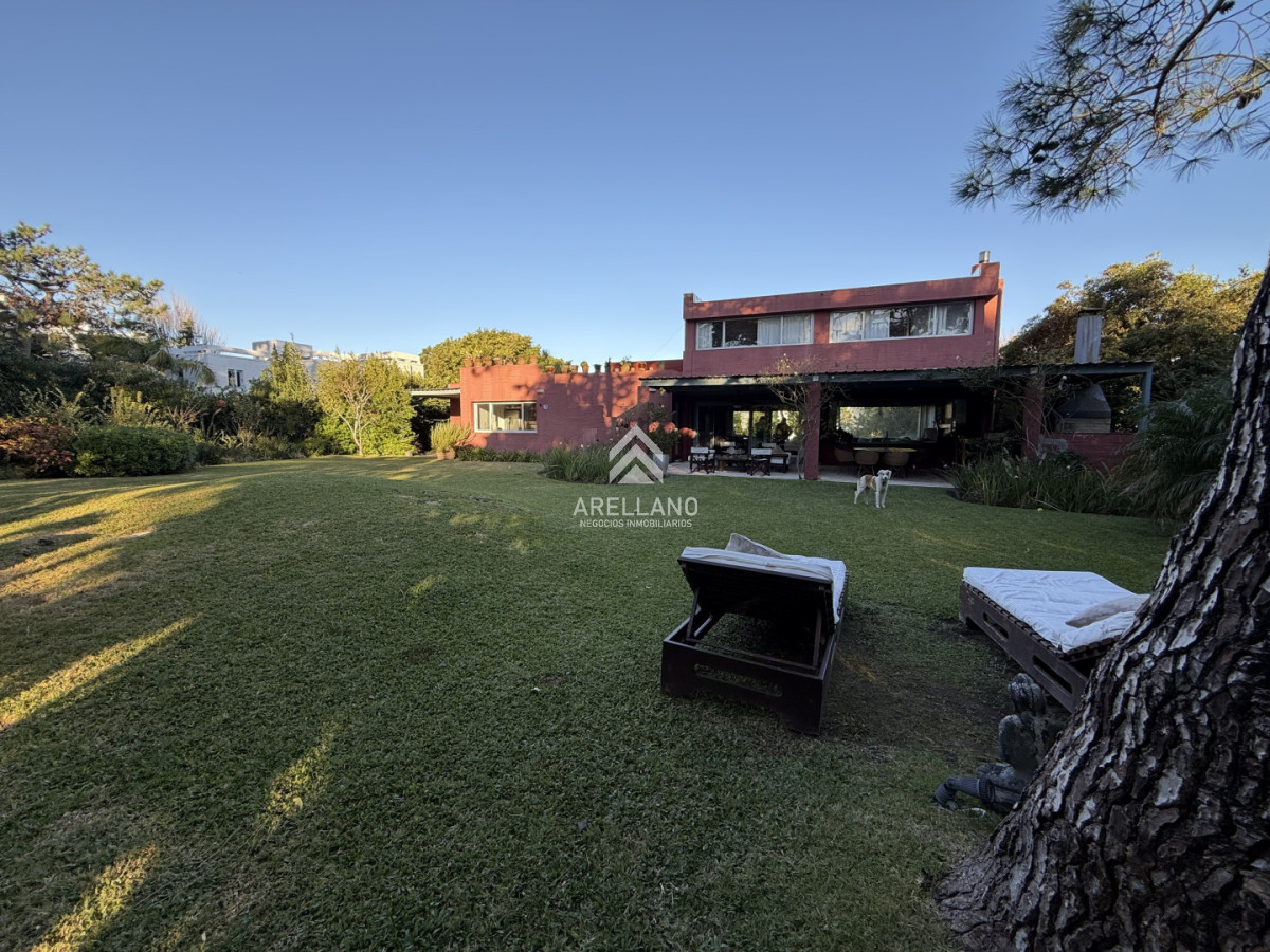 Casa ID.6486 - Venta casa 3 dormitorios y dependencia 