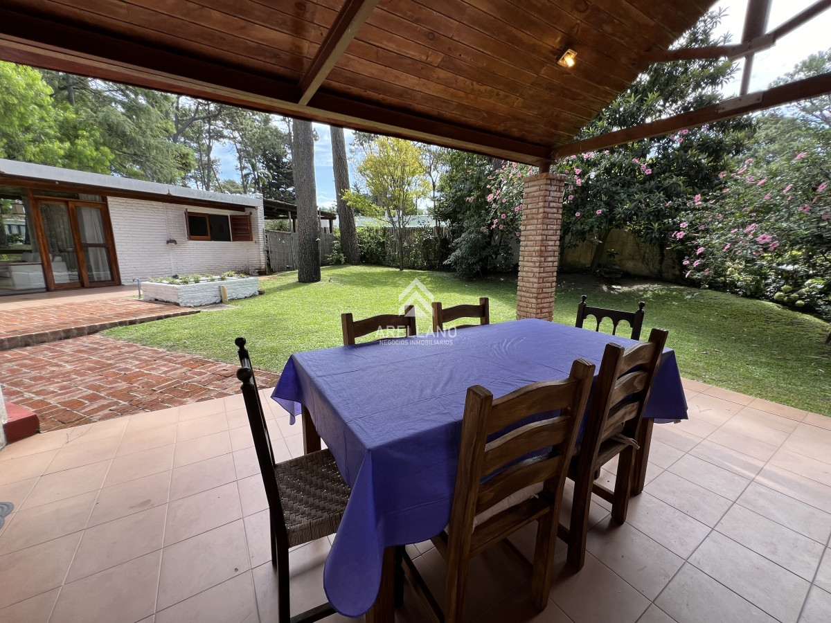Casa ID.3359 - Alquiler temporal casa 3 dormitorios  Lugano - Punta del Este
