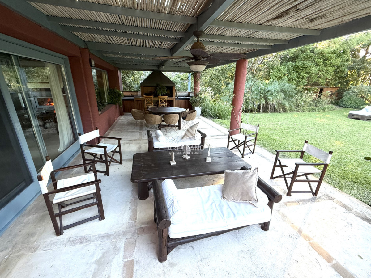 Casa ID.6486 - Venta casa 3 dormitorios y dependencia 