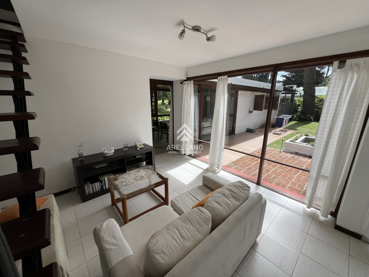 Casa ID.3359 - Alquiler temporal casa 3 dormitorios  Lugano - Punta del Este
