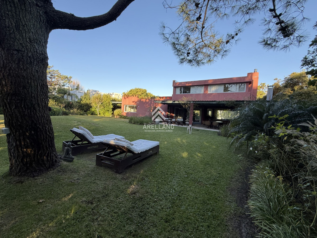 Casa ID.6486 - Venta casa 3 dormitorios y dependencia 