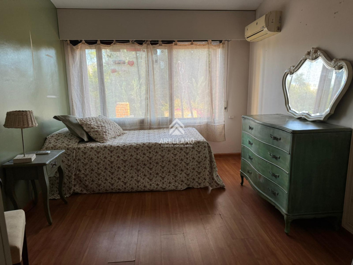 Casa ID.6482 - Venta casa 4 dormitorios Playa Mansa -  Punta del Este