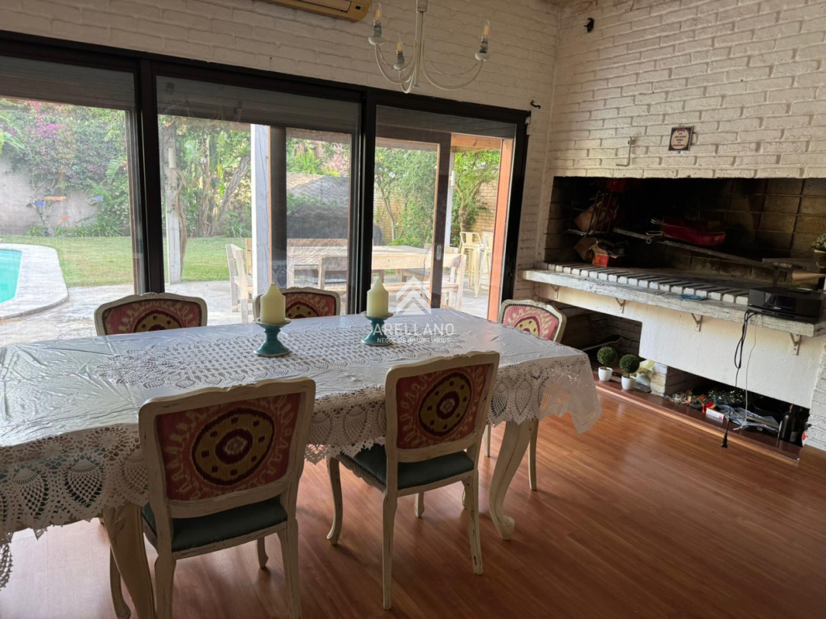 Casa ID.6482 - Venta casa 4 dormitorios Playa Mansa -  Punta del Este