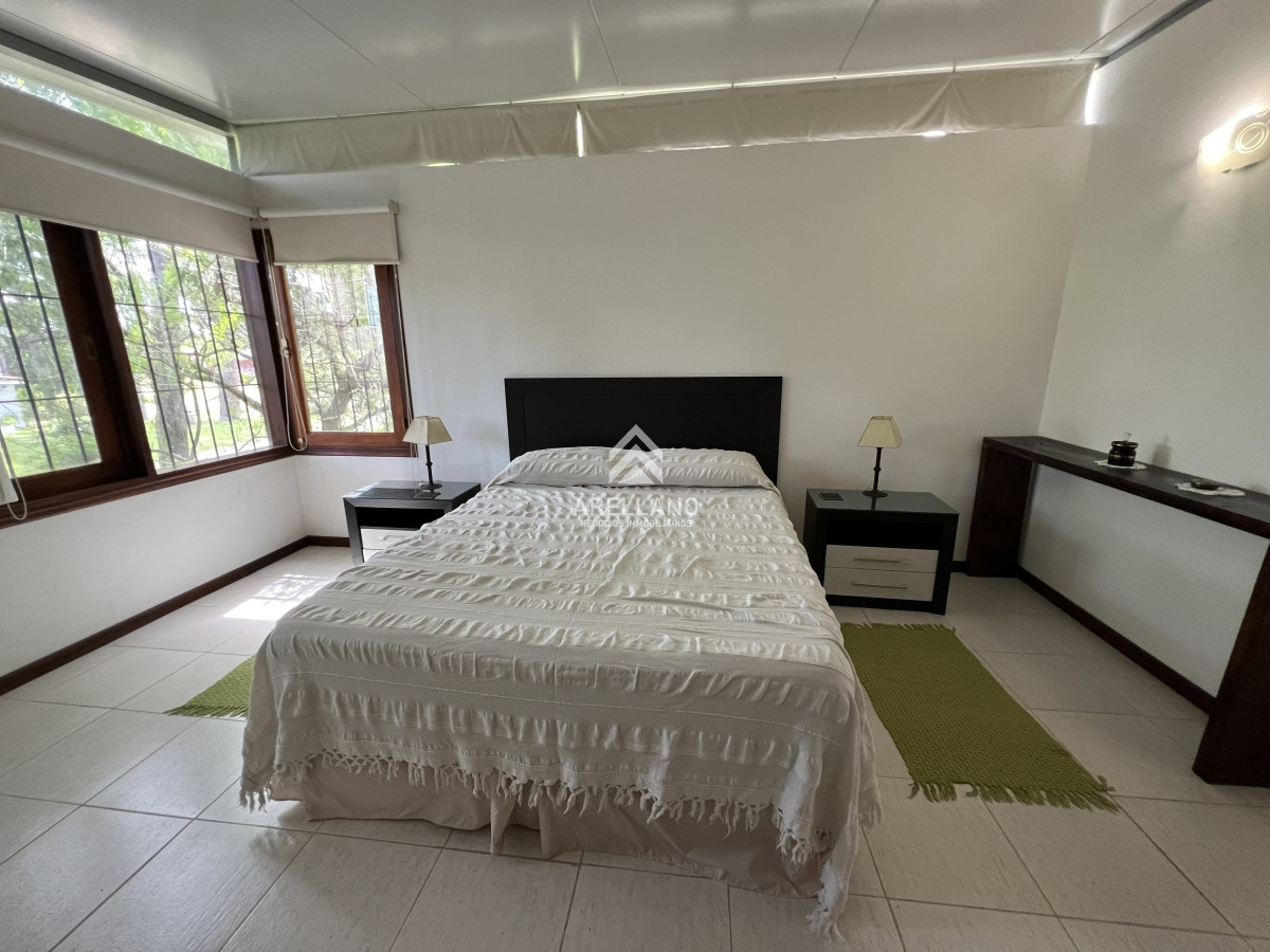 Casa ID.3359 - Alquiler temporal casa 3 dormitorios  Lugano - Punta del Este