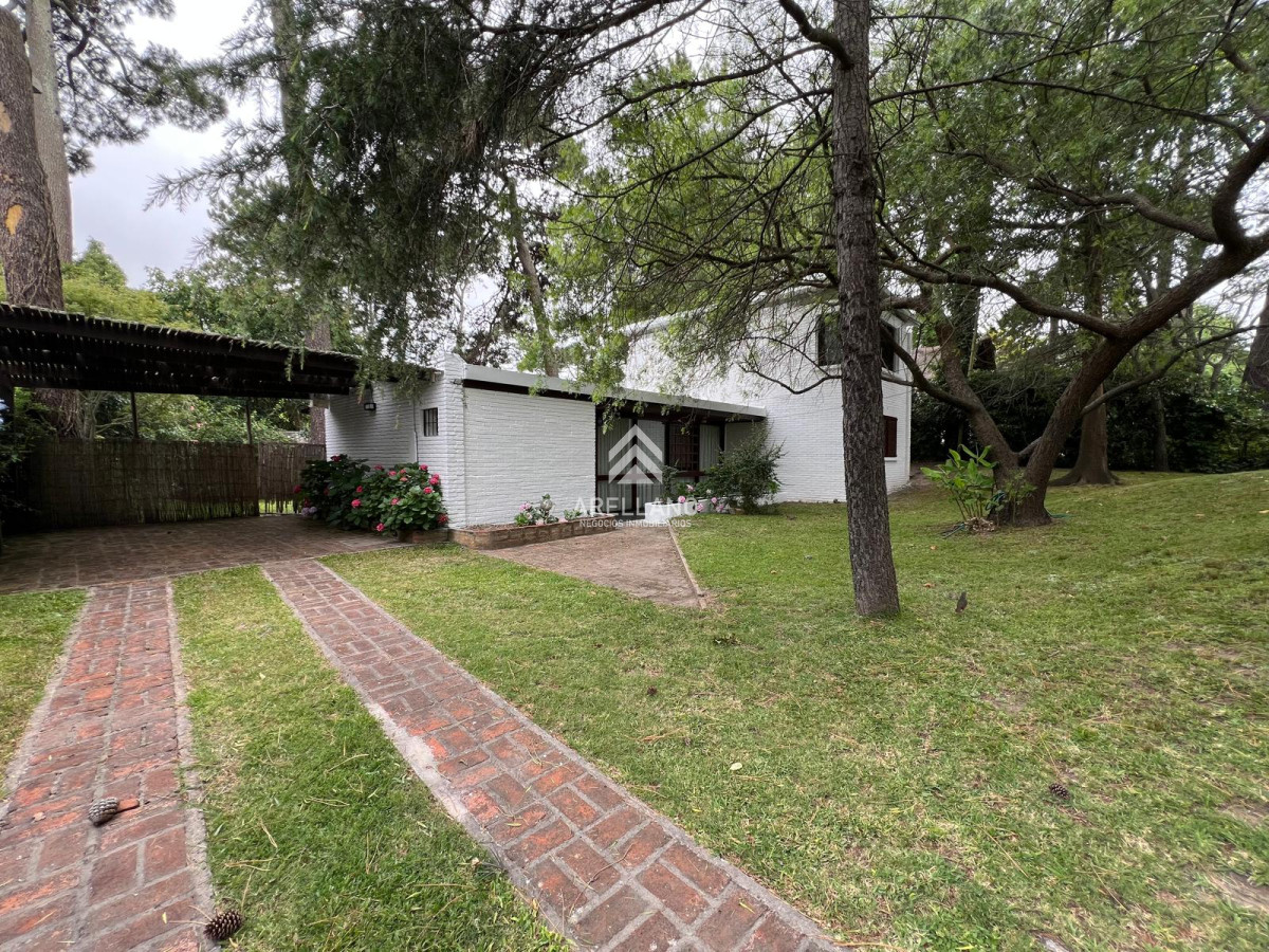 Casa ID.3359 - Alquiler temporal casa 3 dormitorios  Lugano - Punta del Este