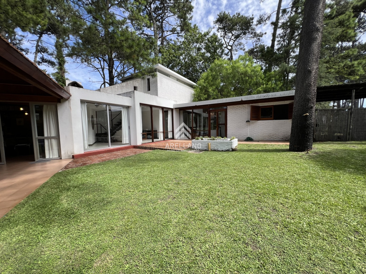 Casa ID.3359 - Alquiler temporal casa 3 dormitorios  Lugano - Punta del Este