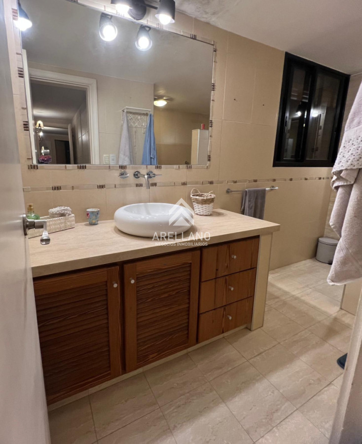 Casa ID.6482 - Venta casa 4 dormitorios Playa Mansa -  Punta del Este