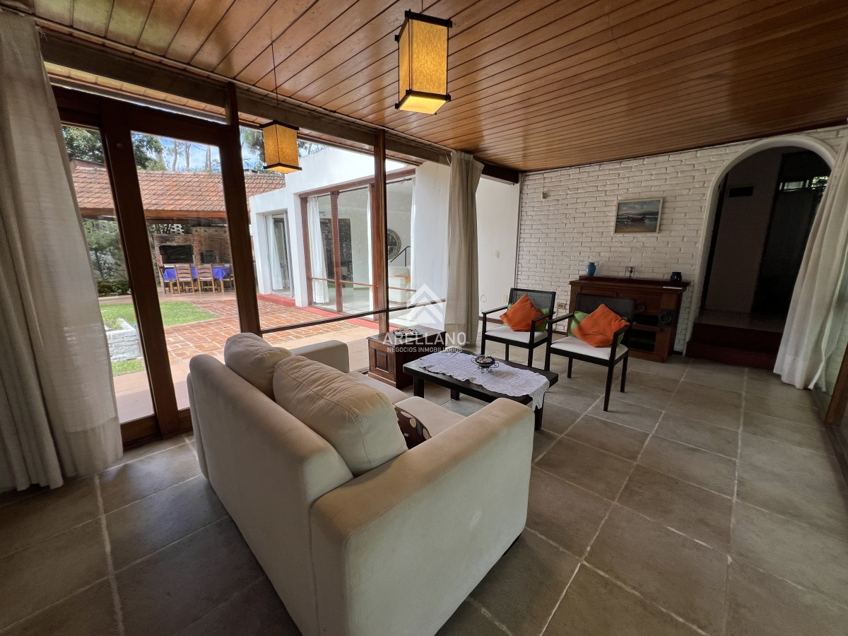 Casa ID.3359 - Alquiler temporal casa 3 dormitorios  Lugano - Punta del Este