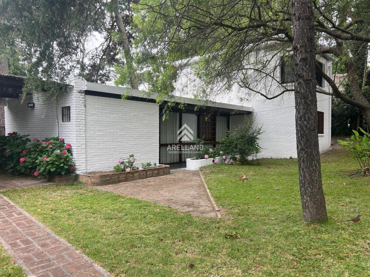 Casa ID.3359 - Alquiler temporal casa 3 dormitorios  Lugano - Punta del Este