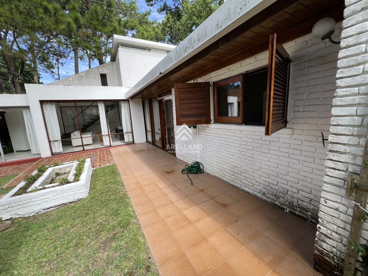 Casa ID.3359 - Alquiler temporal casa 3 dormitorios  Lugano - Punta del Este