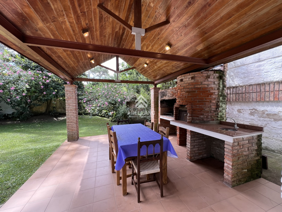 Casa ID.3359 - Alquiler temporal casa 3 dormitorios  Lugano - Punta del Este