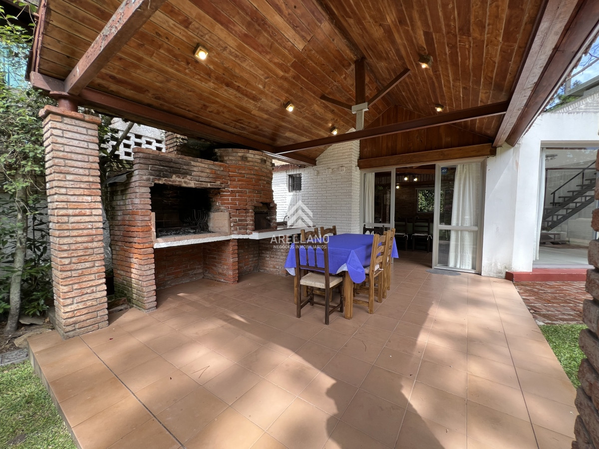 Casa ID.3359 - Alquiler temporal casa 3 dormitorios  Lugano - Punta del Este