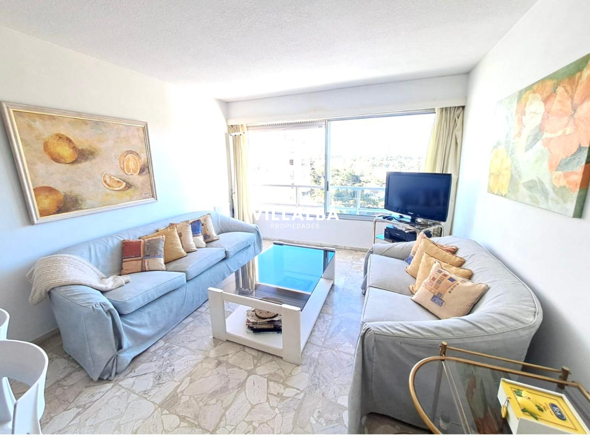 Apartamento ID.3505 - En venta primera linea playa mansa apartamento de 2 dormitorios y medio