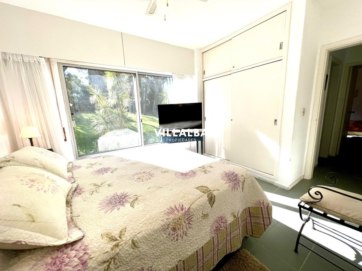 Apartamento ID.3502 - En venta, playa mansa, zona parada 16, de 3 dormitorios, con parrillero.