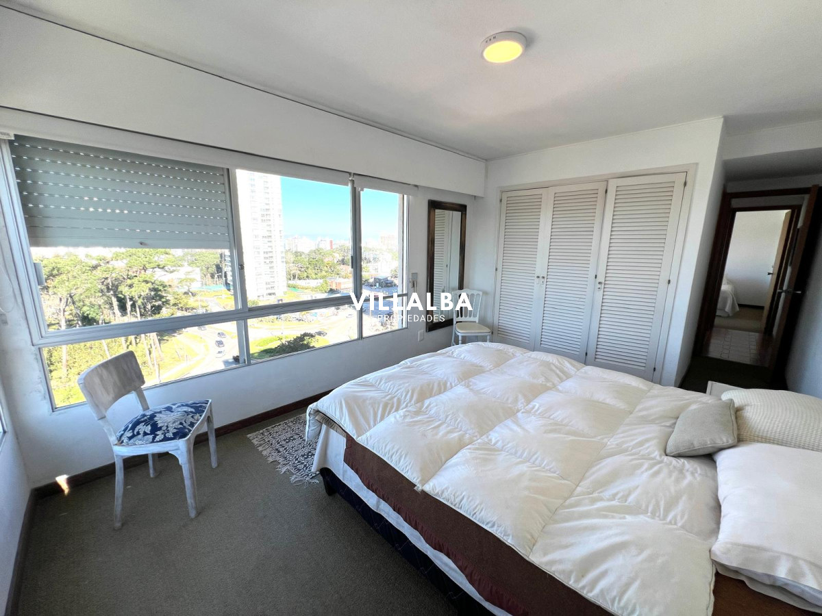 Apartamento ID.3630 - apartamento en venta zona shopping punta, 2 dormitorios y dependencia