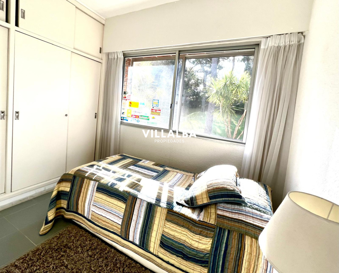 Apartamento ID.3502 - En venta, playa mansa, zona parada 16, de 3 dormitorios, con parrillero.