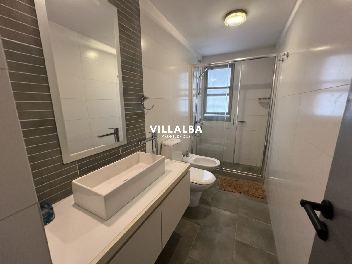 Apartamento ID.4449 - Apartamento de 2 dormitorios 2 baños, en venta. Parrillero.