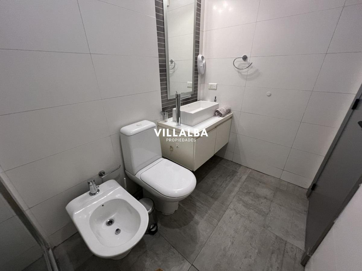 Apartamento ID.4449 - Apartamento de 2 dormitorios 2 baños, en venta. Parrillero.