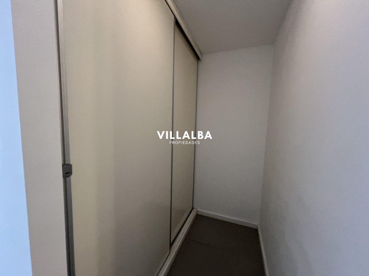 Apartamento ID.4449 - Apartamento de 2 dormitorios 2 baños, en venta. Parrillero.