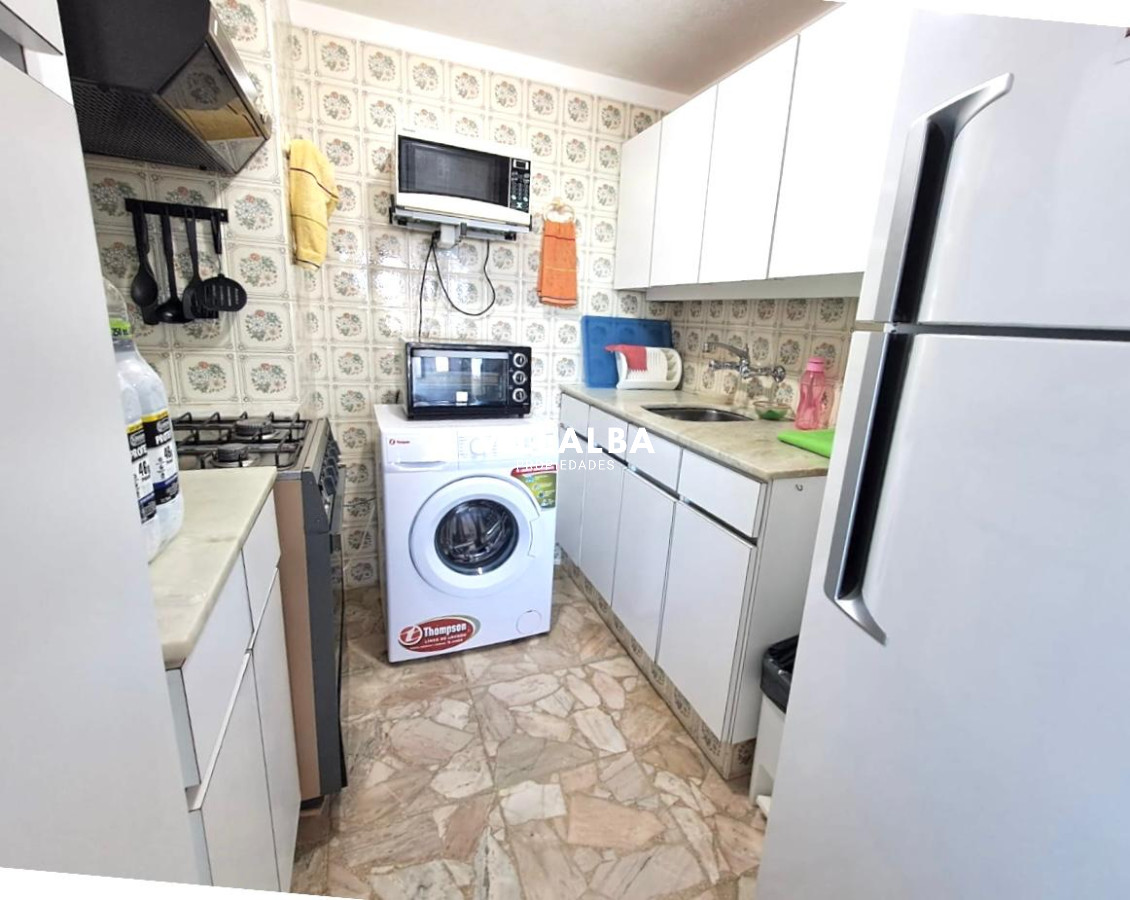 Apartamento ID.3505 - En venta primera linea playa mansa apartamento de 2 dormitorios y medio