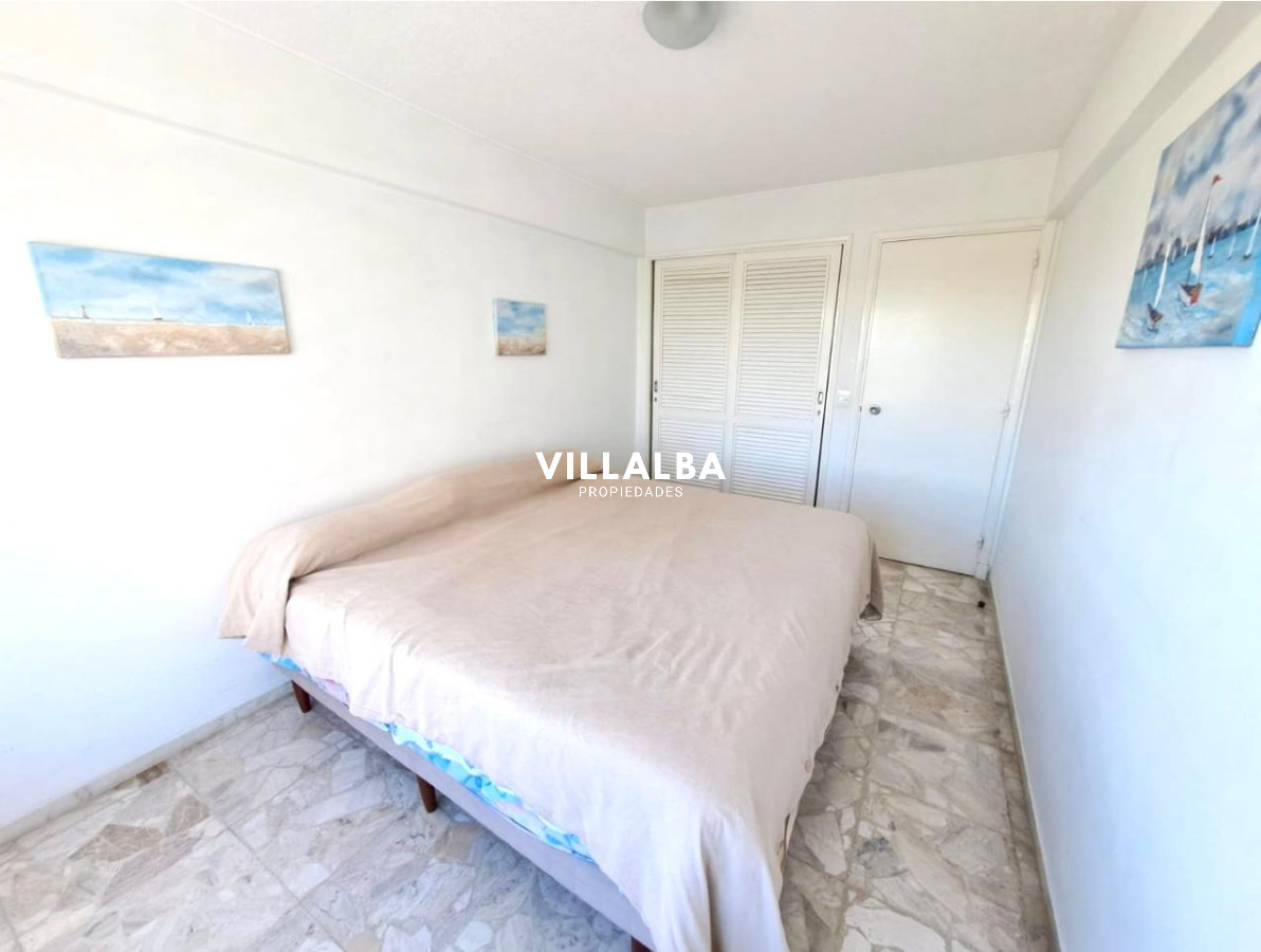 Apartamento ID.3505 - En venta primera linea playa mansa apartamento de 2 dormitorios y medio