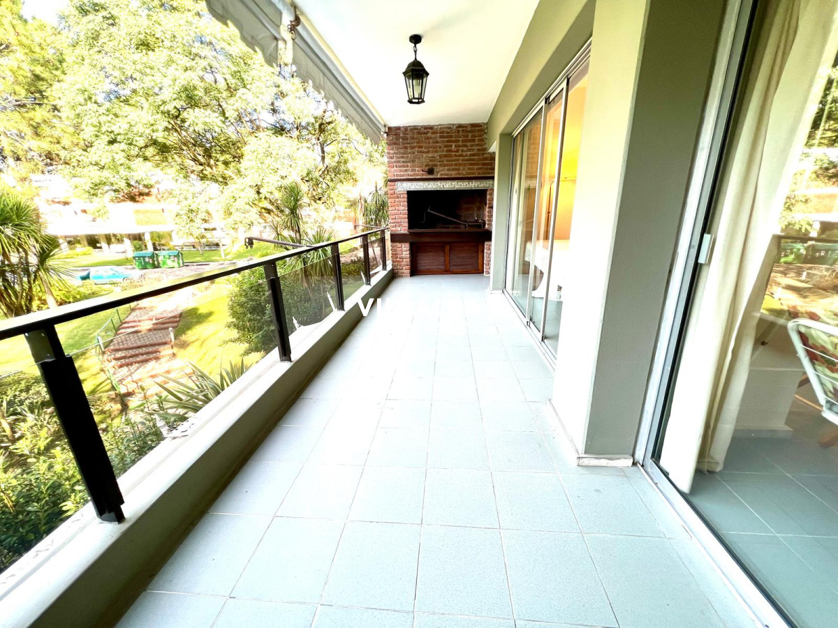 Apartamento ID.3502 - En venta, playa mansa, zona parada 16, de 3 dormitorios, con parrillero.