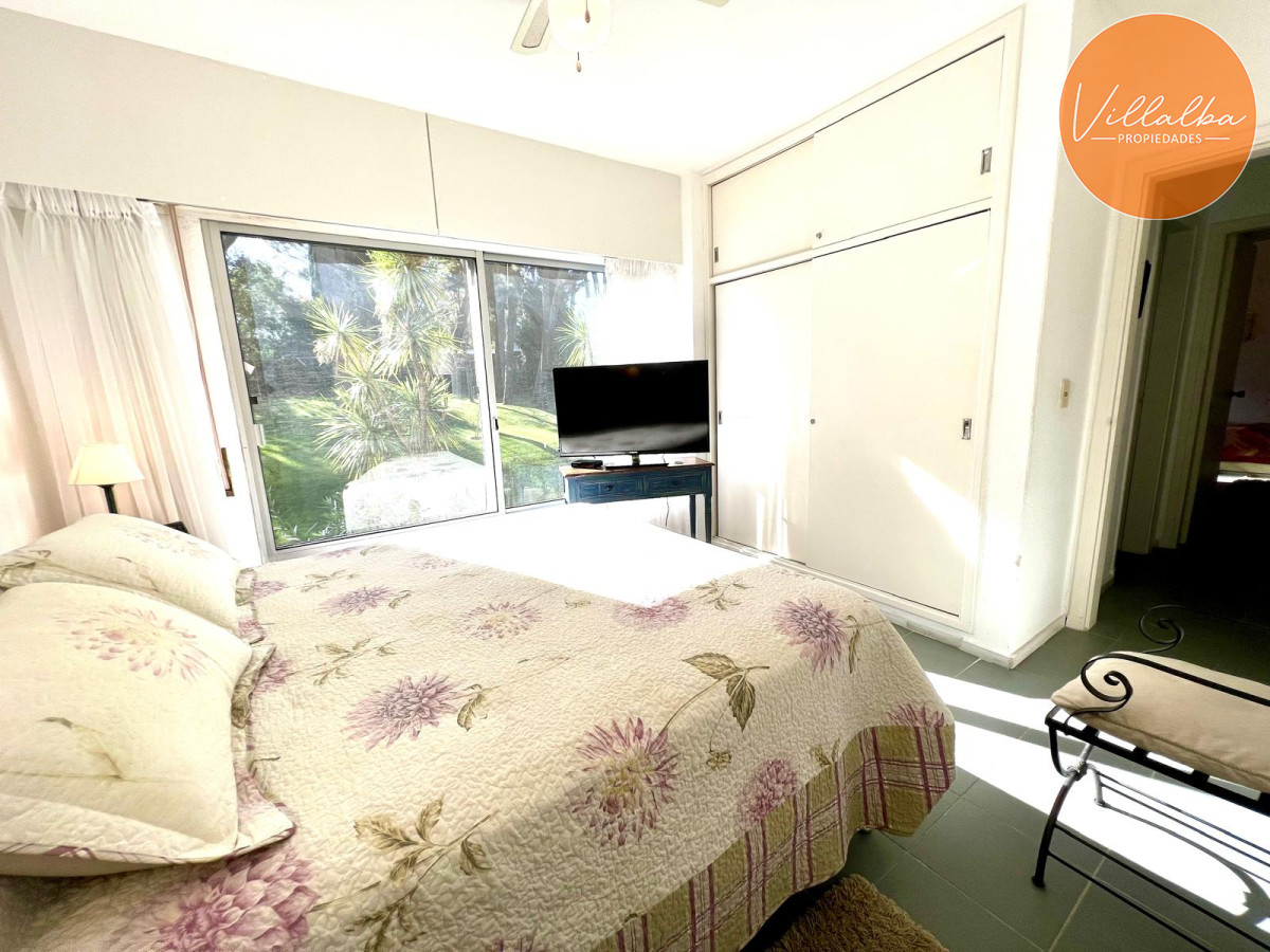 Apartamento ID.3502 - En venta, playa mansa, zona parada 16, de 3 dormitorios, con parrillero.