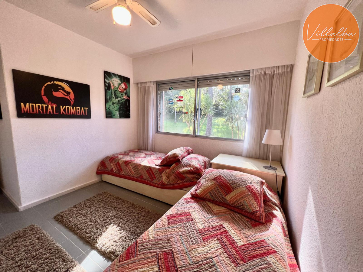 Apartamento ID.3502 - En venta, playa mansa, zona parada 16, de 3 dormitorios, con parrillero.