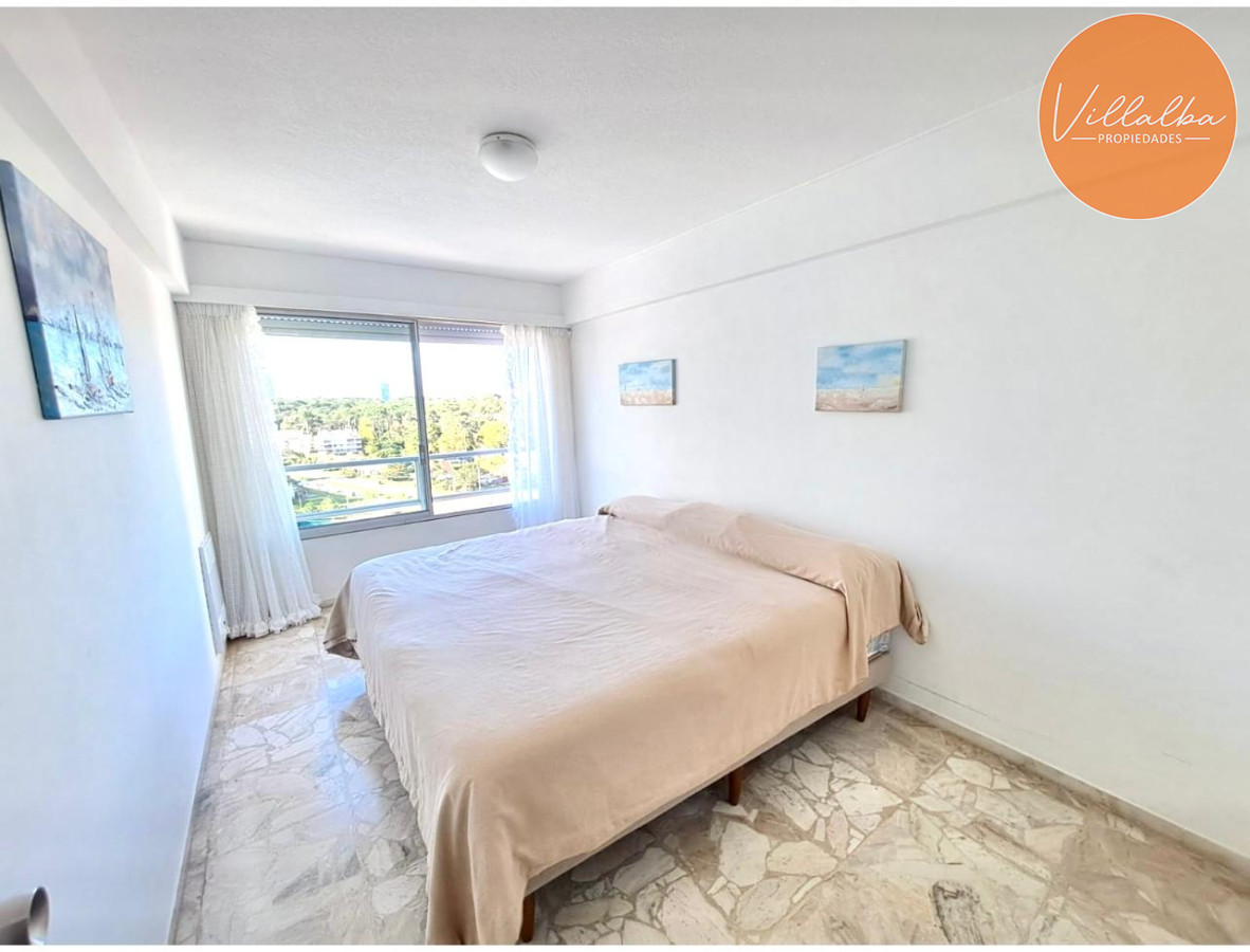 Apartamento ID.3505 - En venta primera linea playa mansa apartamento de 2 dormitorios y medio