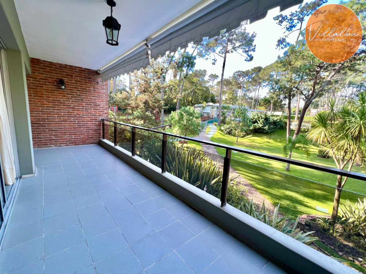 Apartamento ID.3502 - En venta, playa mansa, zona parada 16, de 3 dormitorios, con parrillero.