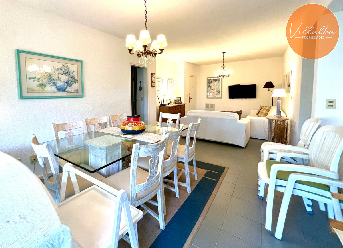 Apartamento ID.3502 - En venta, playa mansa, zona parada 16, de 3 dormitorios, con parrillero.