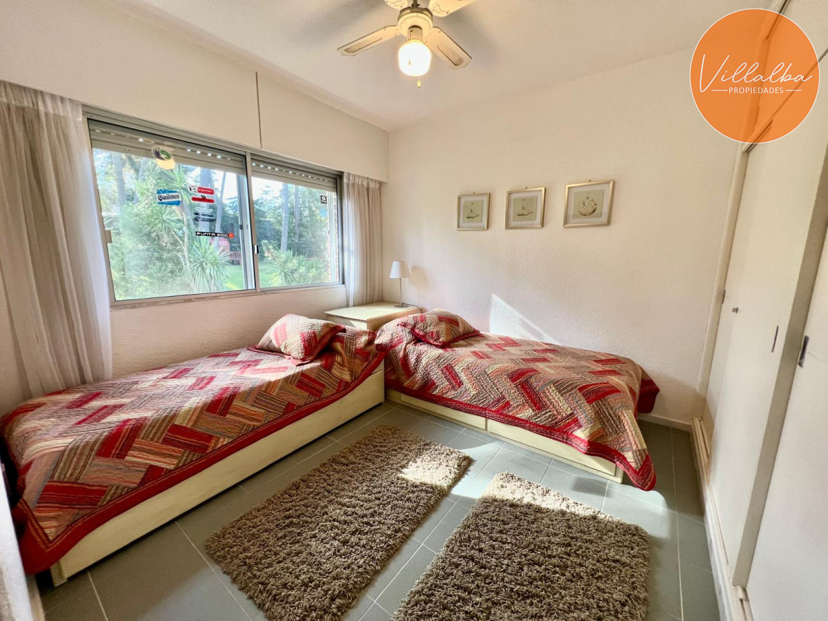 Apartamento ID.3502 - En venta, playa mansa, zona parada 16, de 3 dormitorios, con parrillero.