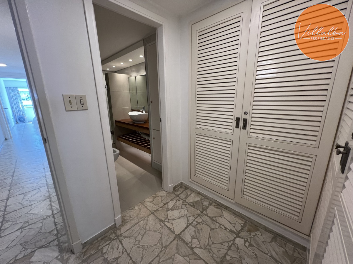 Apartamento ID.2187 - Frente al Mar, venta apartamento 2 dormitorios. 
