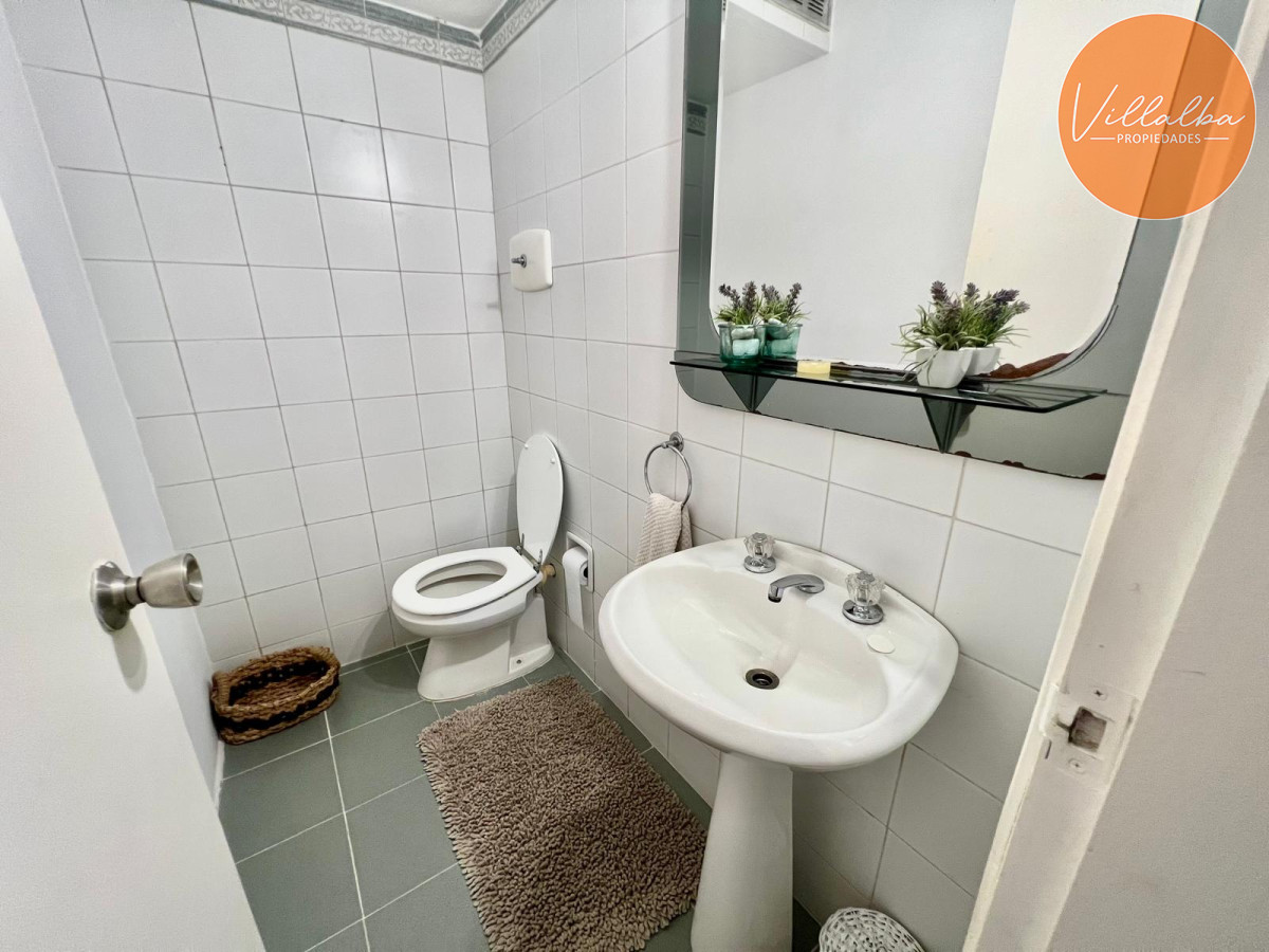 Apartamento ID.3502 - En venta, playa mansa, zona parada 16, de 3 dormitorios, con parrillero.