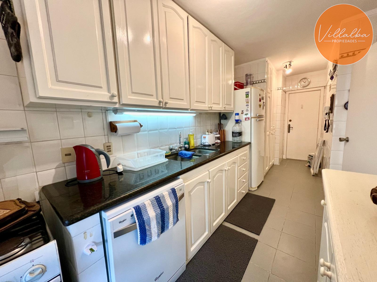 Apartamento ID.3502 - En venta, playa mansa, zona parada 16, de 3 dormitorios, con parrillero.