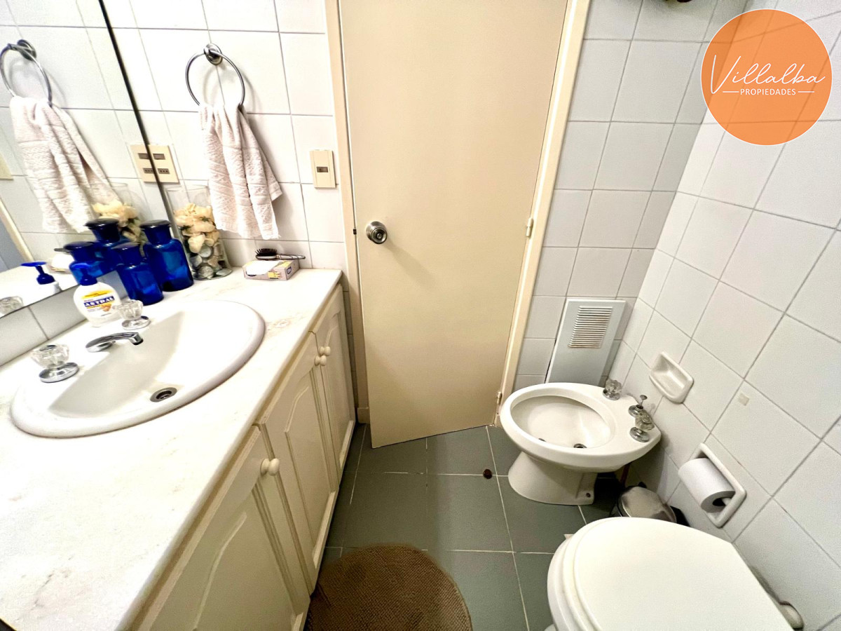 Apartamento ID.3502 - En venta, playa mansa, zona parada 16, de 3 dormitorios, con parrillero.