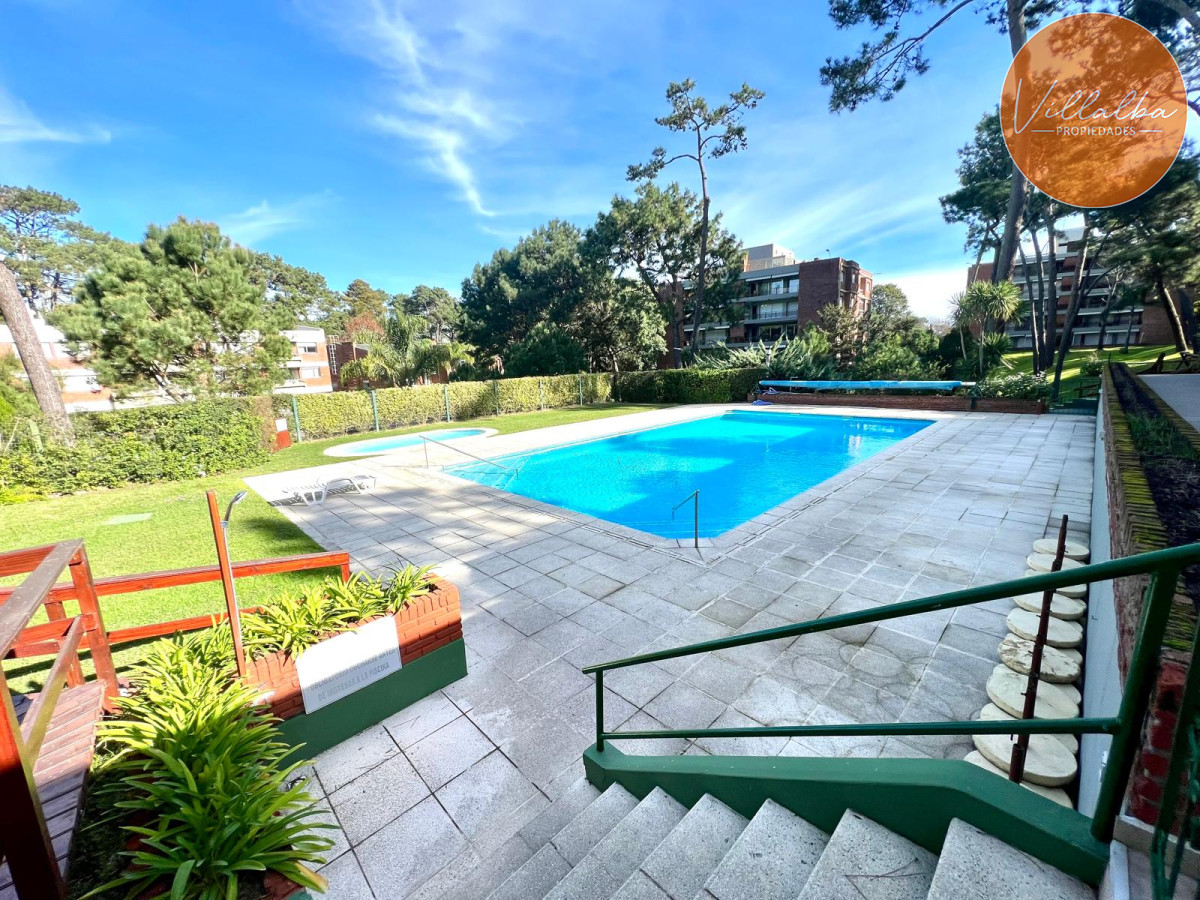 Apartamento ID.3502 - En venta, playa mansa, zona parada 16, de 3 dormitorios, con parrillero.