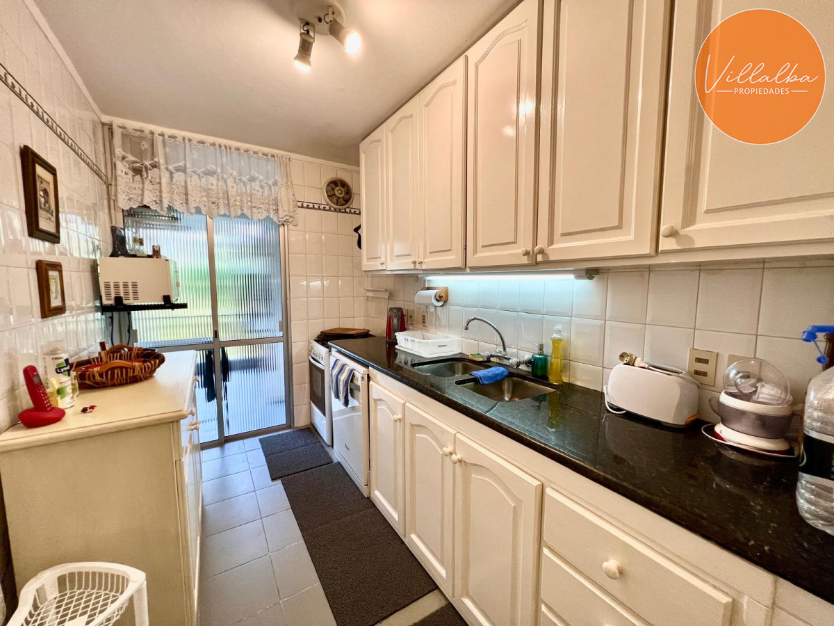 Apartamento ID.3502 - En venta, playa mansa, zona parada 16, de 3 dormitorios, con parrillero.