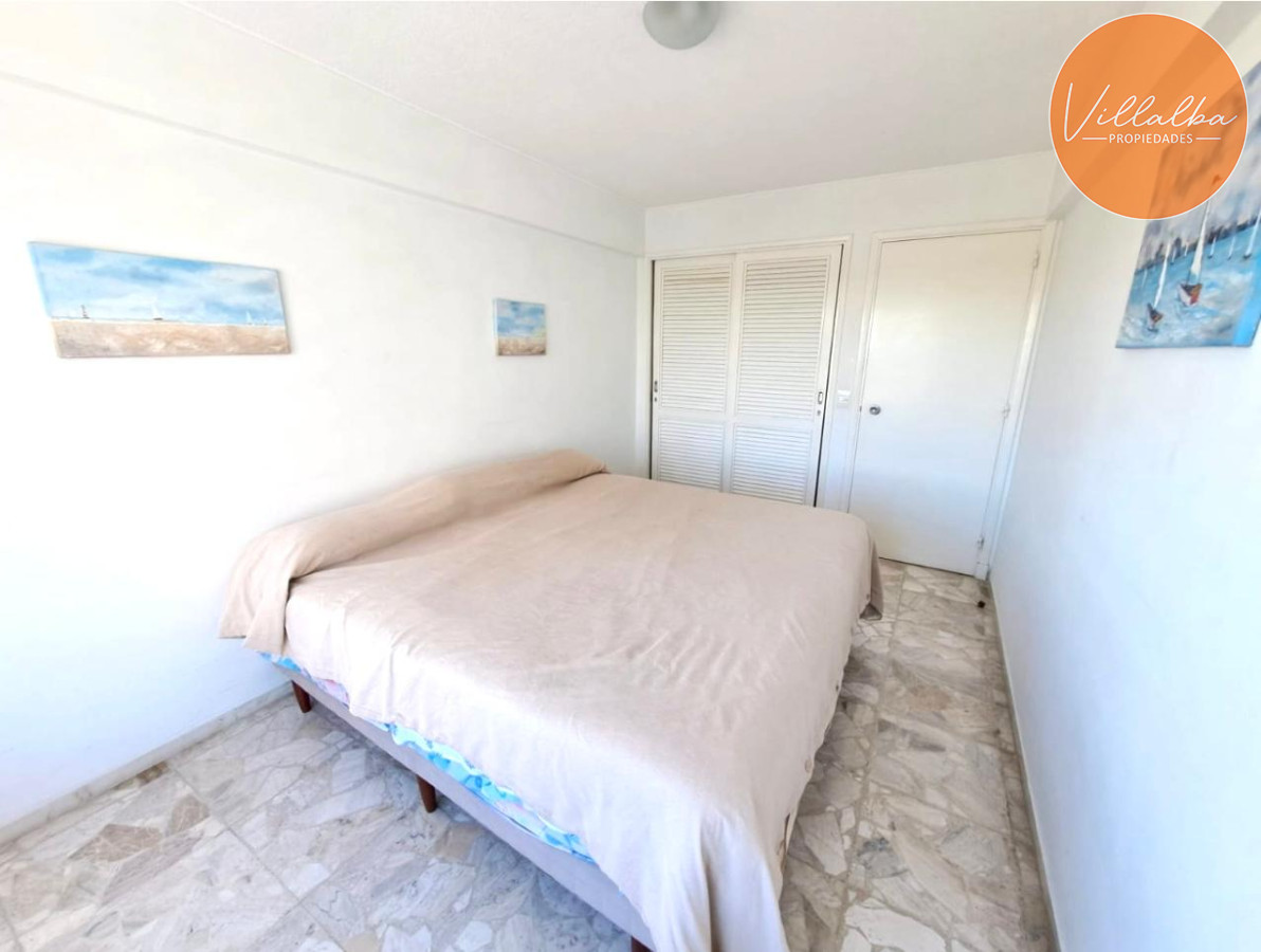 Apartamento ID.3505 - En venta primera linea playa mansa apartamento de 2 dormitorios y medio