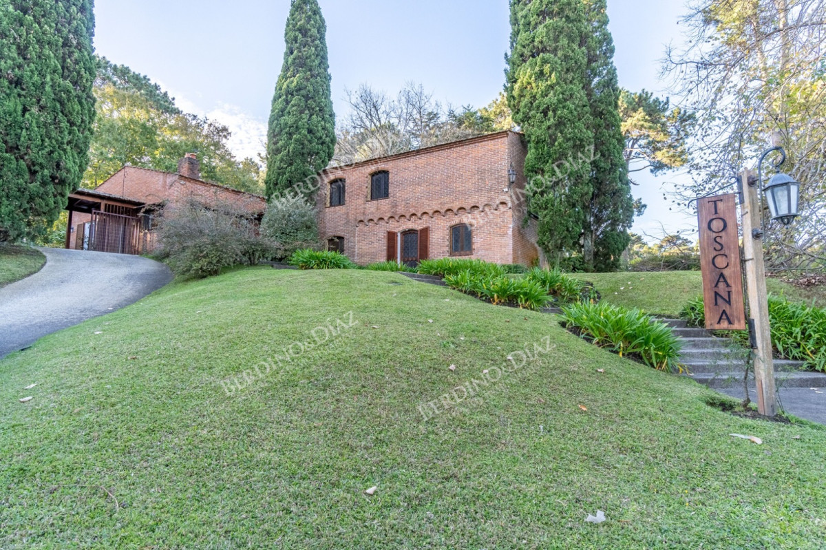 Casa ID.3142 - ESPECTACULAR CASA EN ZONA SHOPPING 